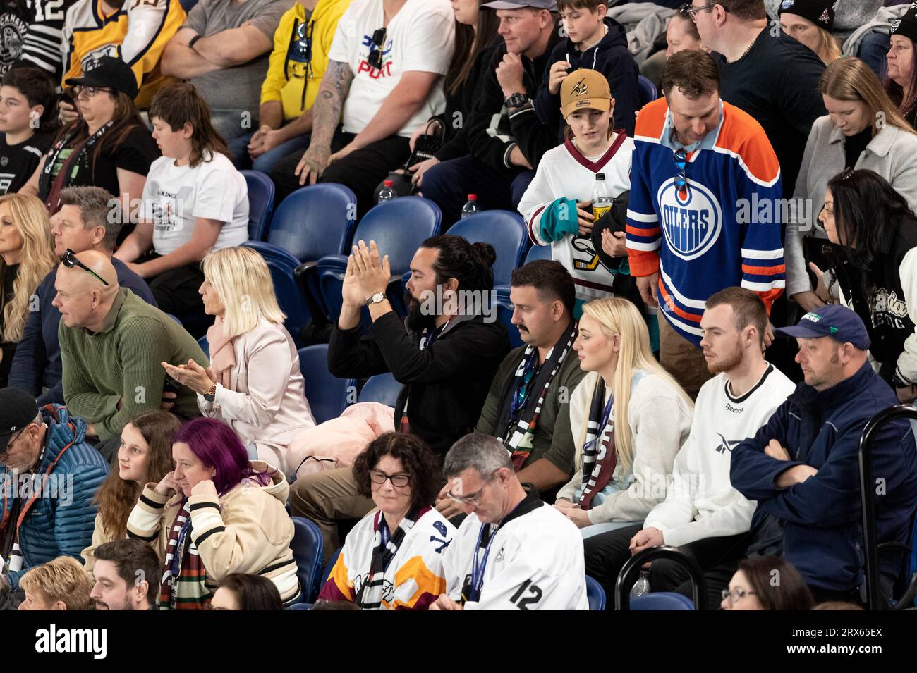 Melbourne, Australia, 23 settembre 2023. I tifosi sono visti tifosi durante l'NHL Global Series match tra i Los Angeles Kings e gli Arizona Coyotes alla Rod Laver Arena il 23 settembre 2023 a Melbourne, in Australia. Crediti: Dave Hewison/Speed Media/Alamy Live News Foto Stock
