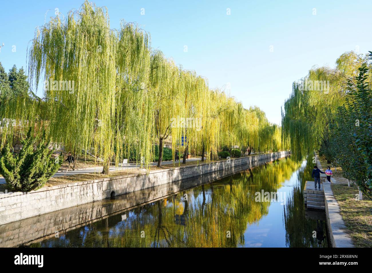 Scenario del fiume Xiaoyue nel Parco delle rovine delle mura della città di Yuan Dadu Foto Stock