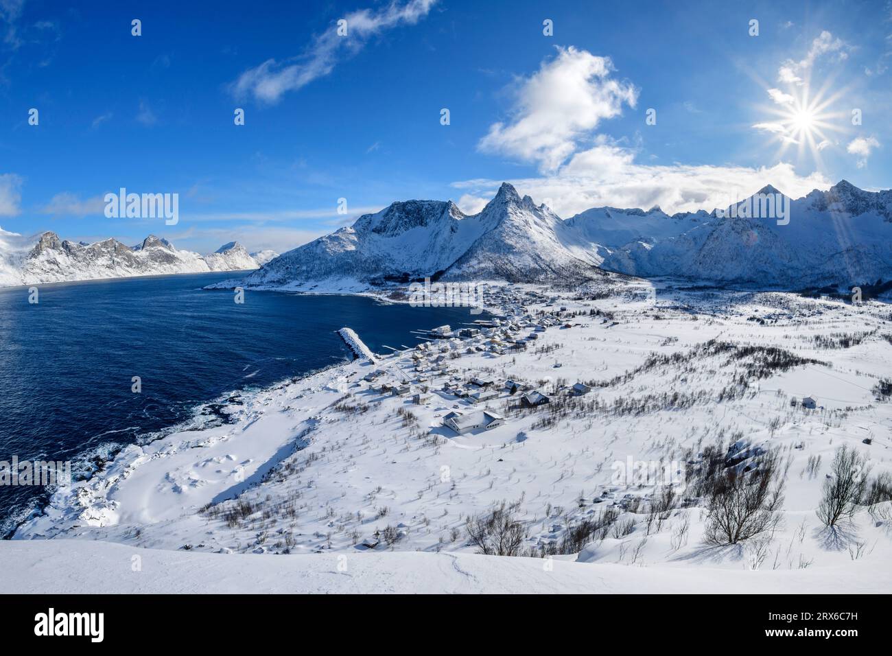 Norvegia, Troms og Finnmark, Mefjordvaer, villaggio remoto sull'isola di Senja Foto Stock