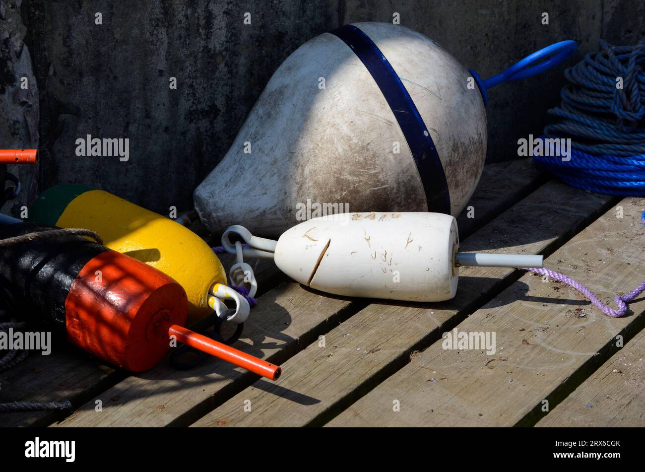 Galleggianti/boe disposti sui moli del Maine e della nuova Scozia Foto Stock