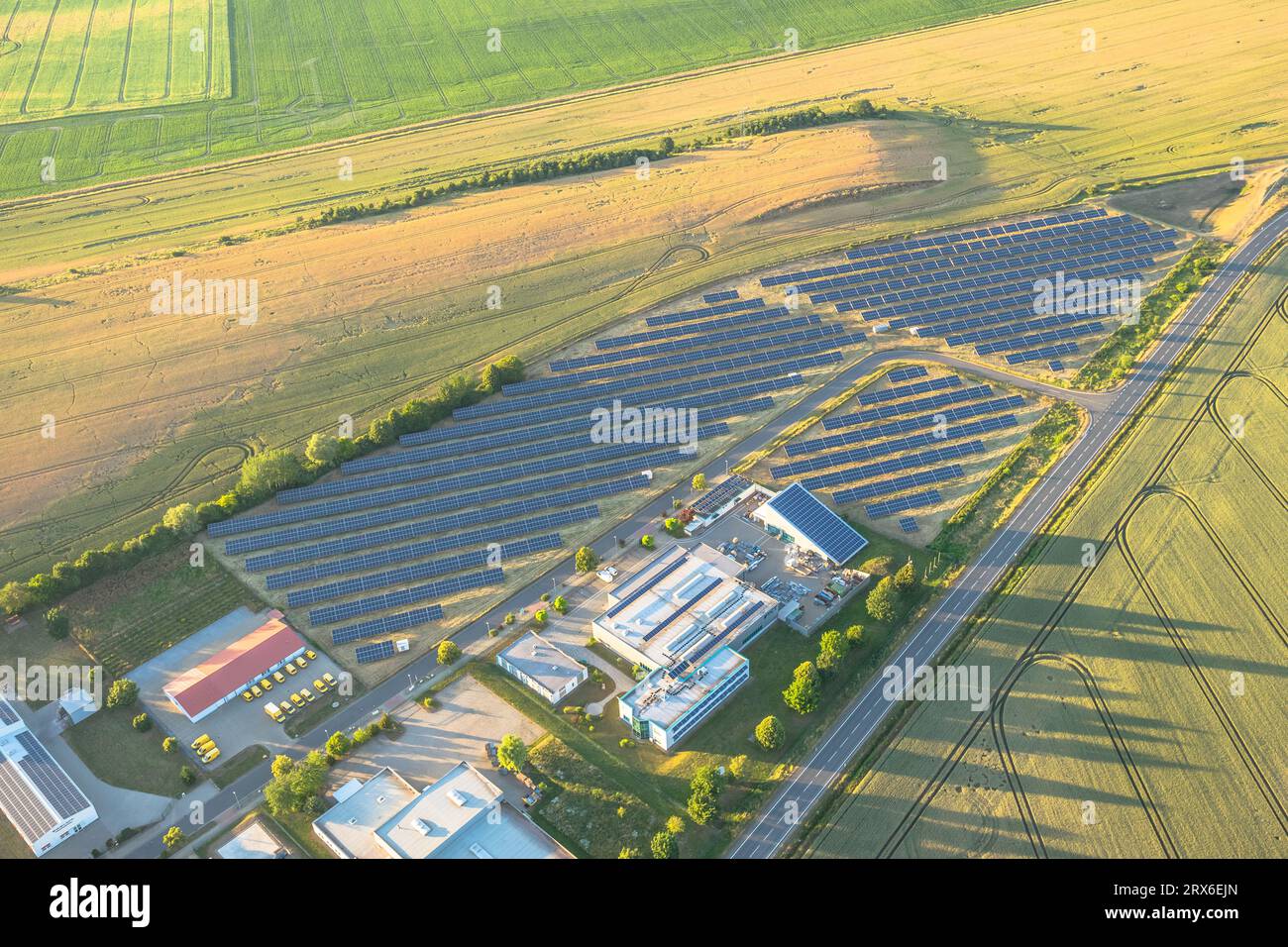 Germania, Sassonia-Anhalt, vista aerea della centrale solare di Harz Foto Stock