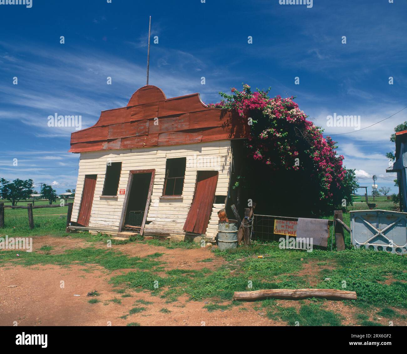 Australia. Queensland. Einasleigh. Edificio della sala da ballo abbandonato (ora demolito) Foto Stock