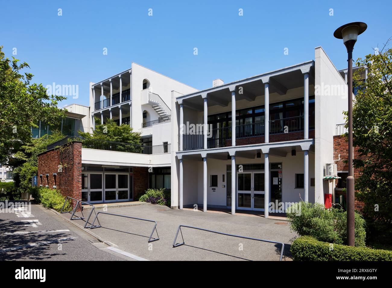 Friends Girls Junior & Senior High School (OE Hiroshi, 1968); Minato, Tokyo, Giappone Foto Stock
