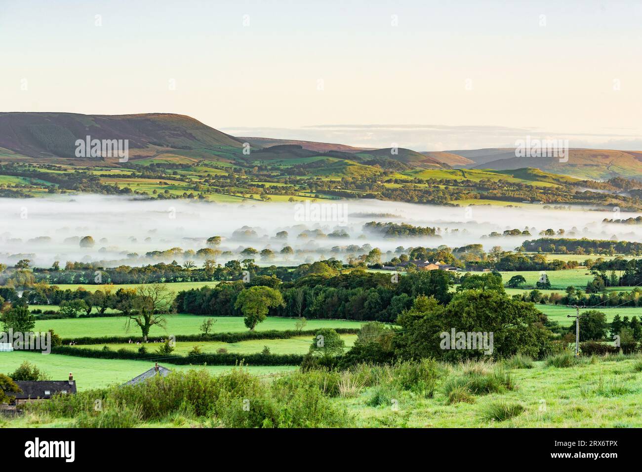 Preston, Lancashire, Regno Unito. 23 settembre 2023. A Morning in the Forest of Bowland, Preston, Lancashire, UK Credit: John Eveson/Alamy Live News Foto Stock