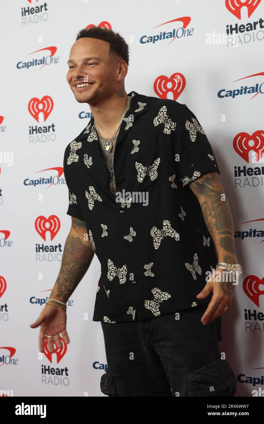 La star della musica country Kane Brown arriva per l'iHeartRadio Music Festival alla T-Mobile Arena di Las Vegas, Nevada venerdì 22 settembre 2023. Foto di James Atoa/UPI Foto Stock