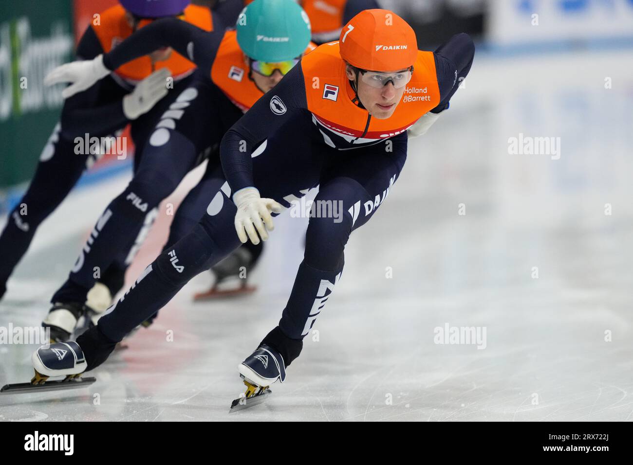 Leeuwarden, Paesi Bassi. 23 settembre 2023. LEEUWARDEN, PAESI BASSI - 23 SETTEMBRE: Daan Kos gareggia sui 500 m durante i Campionati nazionali di pattinaggio di velocità su corto circuito olandesi a Elfsteden Hal il 23 settembre 2023 a Leeuwarden, Paesi Bassi (foto di Douwe Bijlsma/Orange Pictures) credito: Orange Pics BV/Alamy Live News Foto Stock