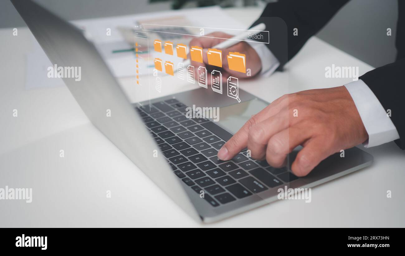 Sistema di gestione dei documenti cartella DMS Apri la cartella dei file con documenti volanti vuoti con il computer. Backup trasferimento dati, Condivisione documenti, trasferimento documenti Foto Stock