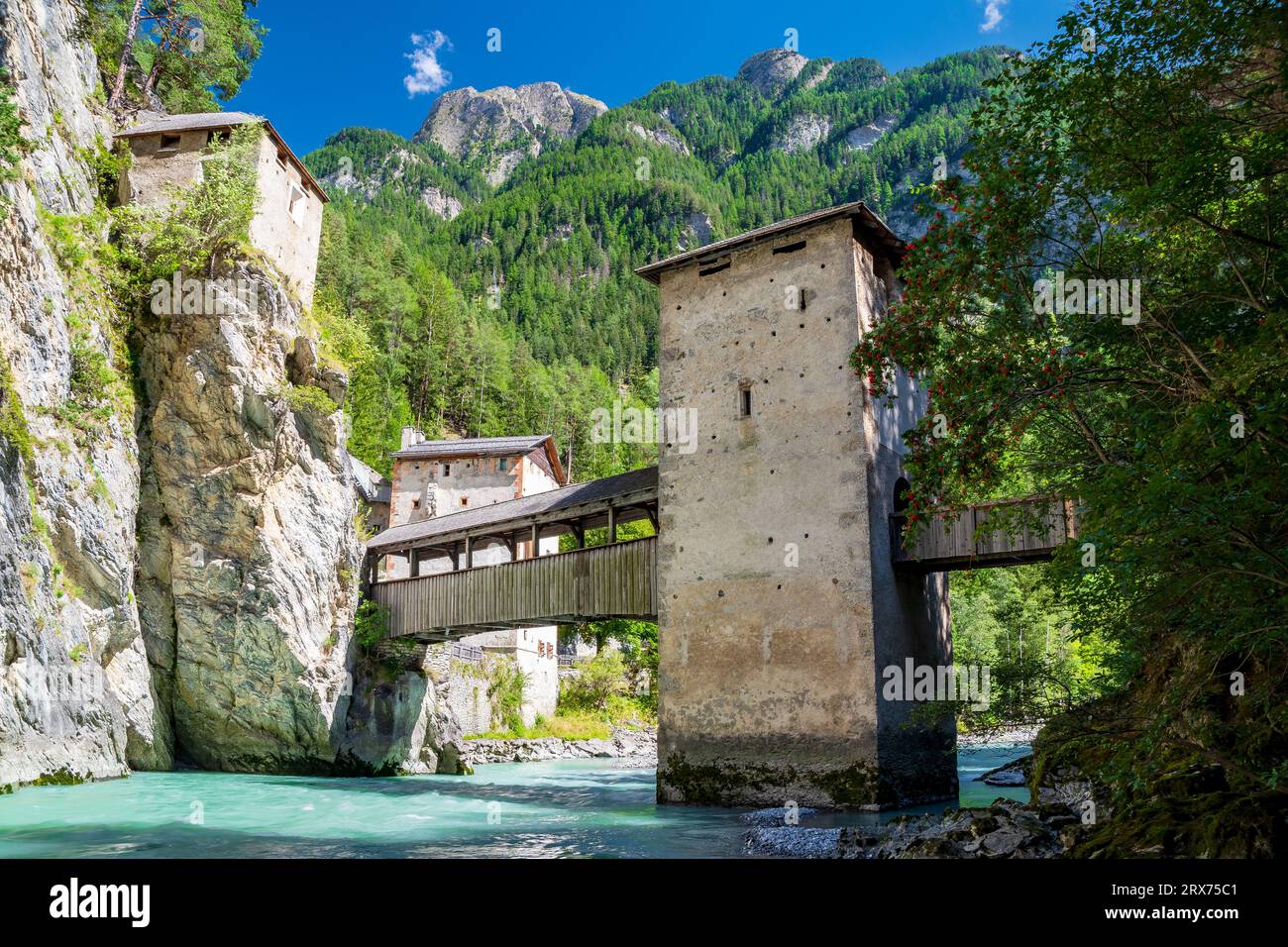 Fortezza di Altfinstermünz presso il fiume Inn superiore tra Austria e Svizzera Foto Stock