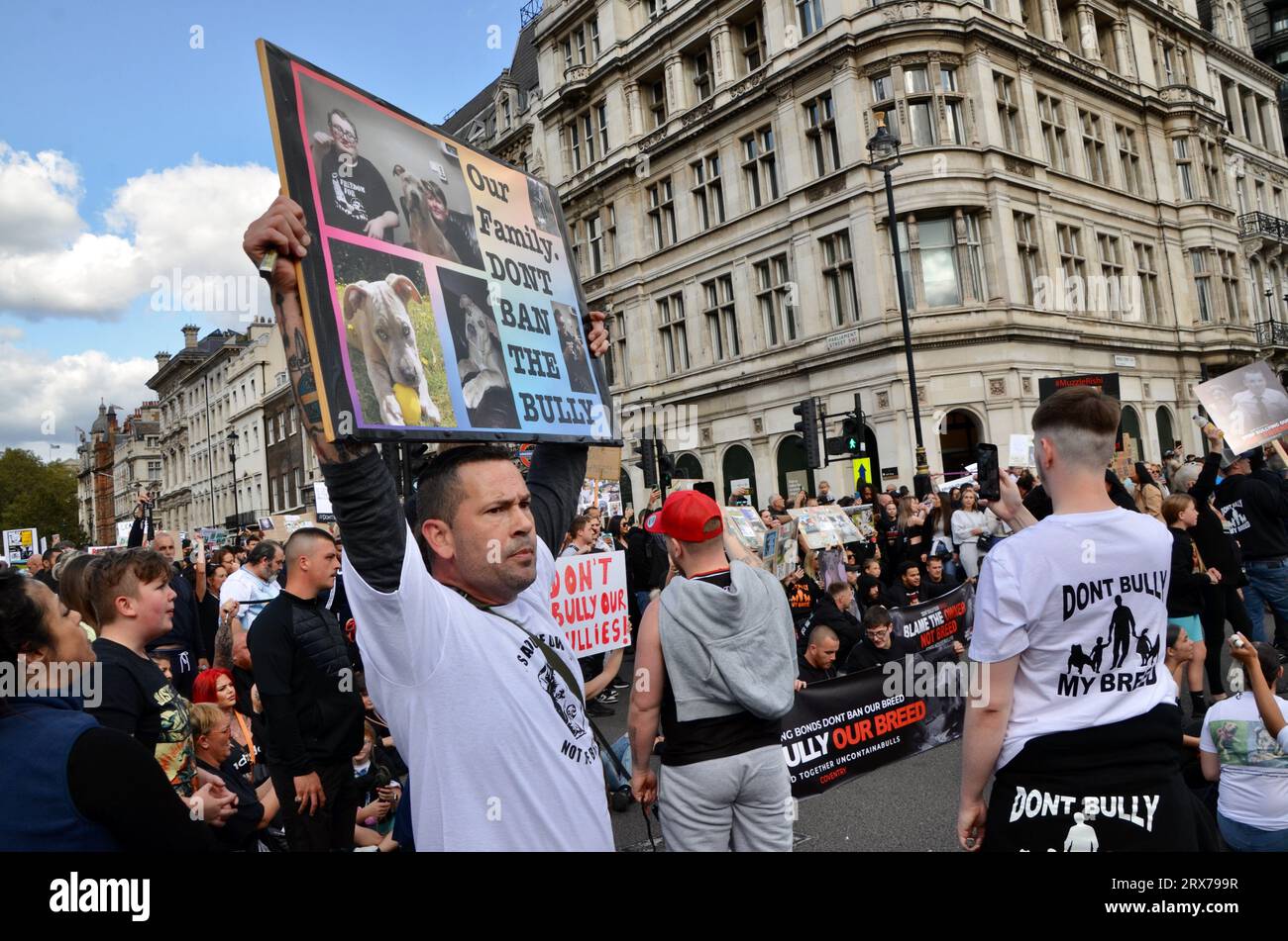 dimostrazione contro il divieto dei bulli xl nel centro di londra whitehall londra 23 settembre 2023 Foto Stock