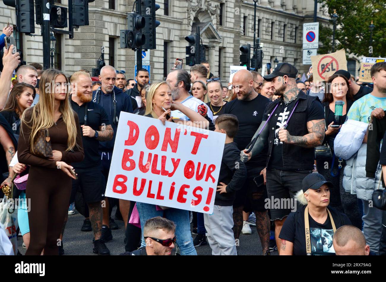 dimostrazione contro il divieto dei bulli xl nel centro di londra whitehall londra 23 settembre 2023 Foto Stock