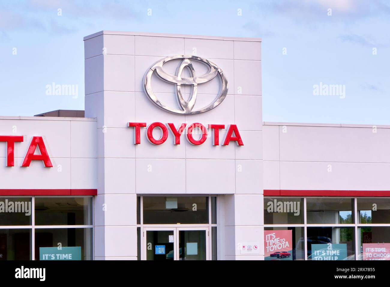 Firmare presso una concessionaria Toyota locale. Foto Stock