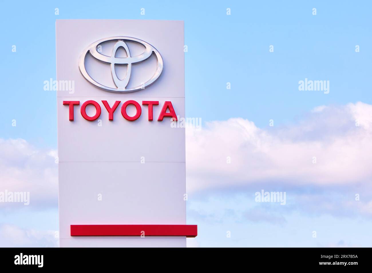 Firmare presso una concessionaria Toyota locale. Foto Stock