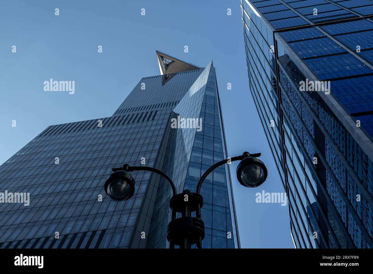 Il bordo è un alto grattacielo nella città di New York, Manhattan Chelsea Side. C'è una famosa piattaforma di osservazione da cui è visibile tutta Manhattan. Foto Stock