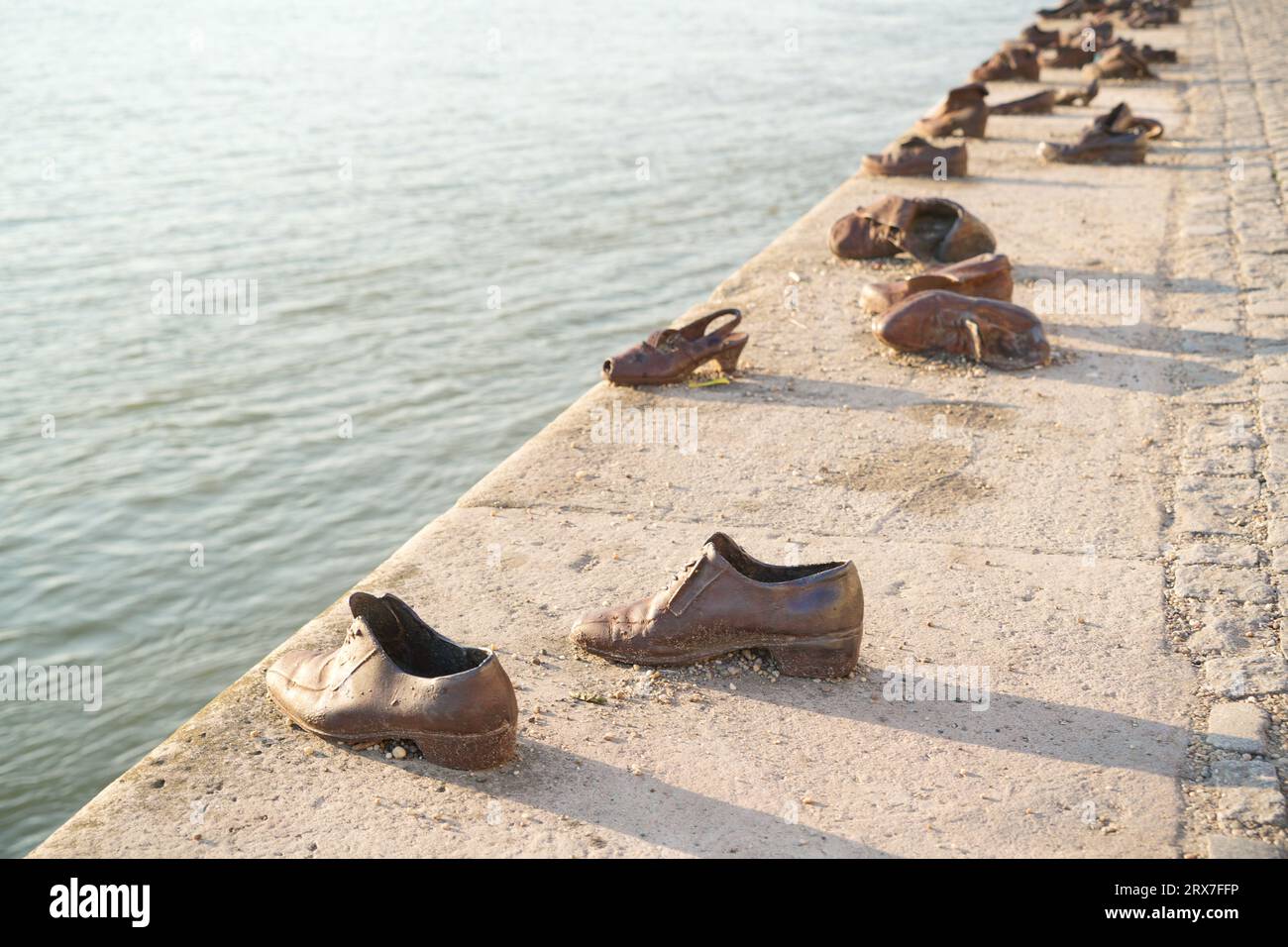 Scarpe da budapest danubio immagini e fotografie stock ad alta risoluzione Alamy