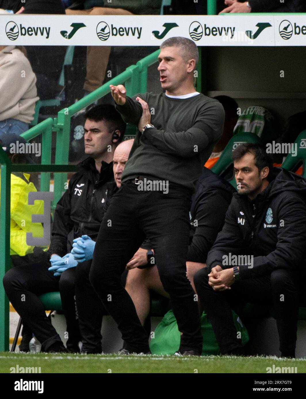 Edimburgo, Regno Unito. 23 settembre 2023. Scottish Premiership - Hibernian FC contro St Johnstone FC 23/09/2023. Una prima vittoria casalinga per il HibsÕ nuovo capo allenatore, Nick Montgomery, mentre la sua squadra batté St Johnstone 2-0 grazie ai gol di Lewis Miller e Dylan Vente nella Scottish Premiership all'Easter Road Stadium di Edimburgo, Regno Unito crediti: Ian Jacobs/Alamy Live News Foto Stock