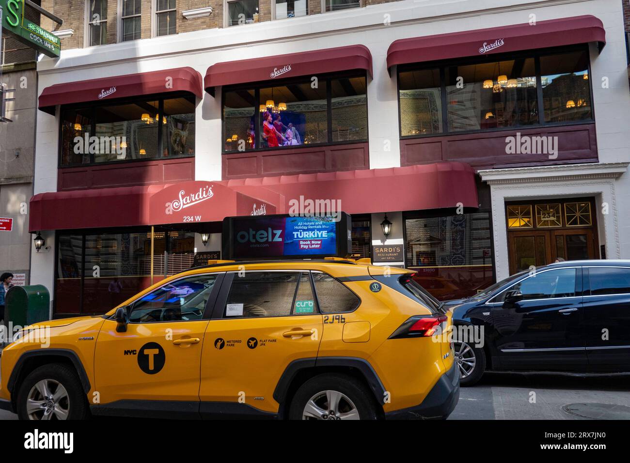 Sardi's Restaurant and Grill Front Entrance Times Square, NYC, USA 2023 Foto Stock