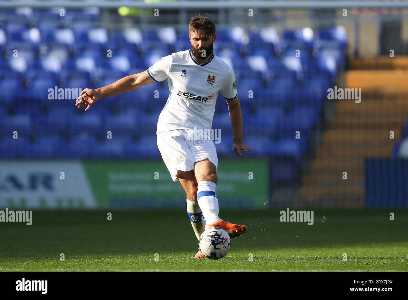 Birkenhead, Regno Unito. 23 settembre 2023. Jordan Turnbull dei Tranmere Rovers in azione. EFL Skybet Football League Two Match, Tranmere Rovers contro Accrington Stanley a Prenton Park, Birkenhead, Wirral sabato 23 settembre 2023. Questa immagine può essere utilizzata solo per scopi editoriali. Solo per uso editoriale, .pic di Chris Stading/ Credit: Andrew Orchard fotografia sportiva/Alamy Live News Foto Stock