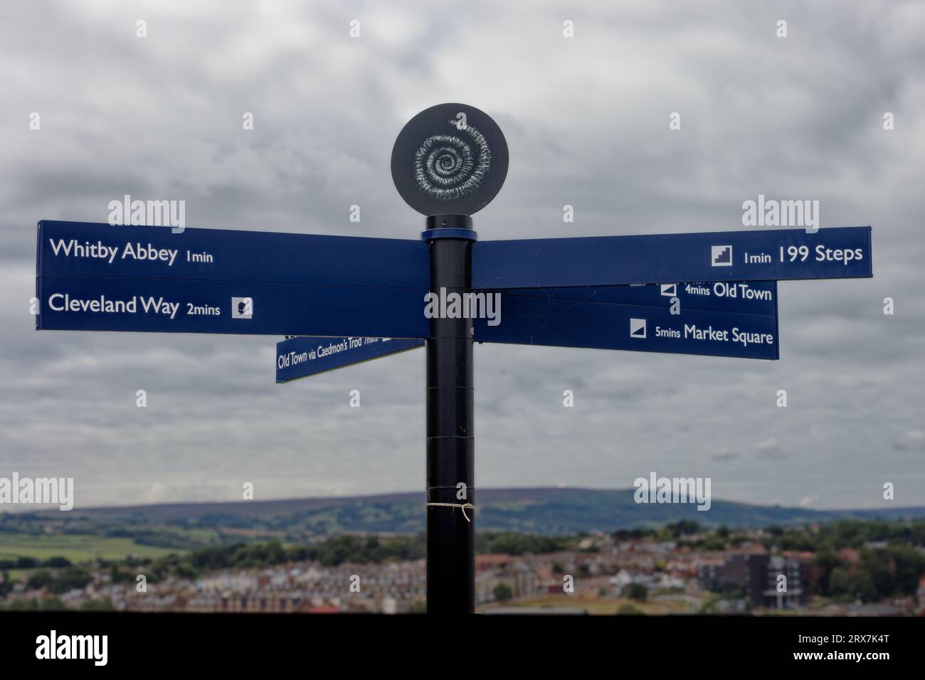 Whitby, Inghilterra, 9, agosto, 2023. La foto mostra, il dito che segna l'inizio della Cleveland Way Foto Stock