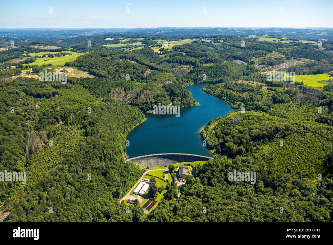 Vista aerea, diga di Hasper e muro di diga, area forestale, Haspe, Hagen, zona della Ruhr, Renania settentrionale-Vestfalia, Germania, DE, Dam, Europa, Haspertalsperre, Aerial Foto Stock