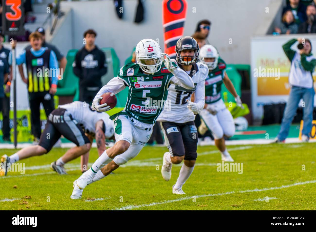Schwaebisch Hall Germania. 23 settembre 2023. Erima GFL / German Football League,Viertelfinal gioco: Schwäbisch Hall Unicorns - Berlin Rebels nell'Optima Sportpark di Schwaebisch Hall Germania il 23. 09. 2023, WR # 5 Tyler Rutenbeck/ Schwaebisch Hall Unicorns Credit: Frank Baumert/Alamy Live News Foto Stock