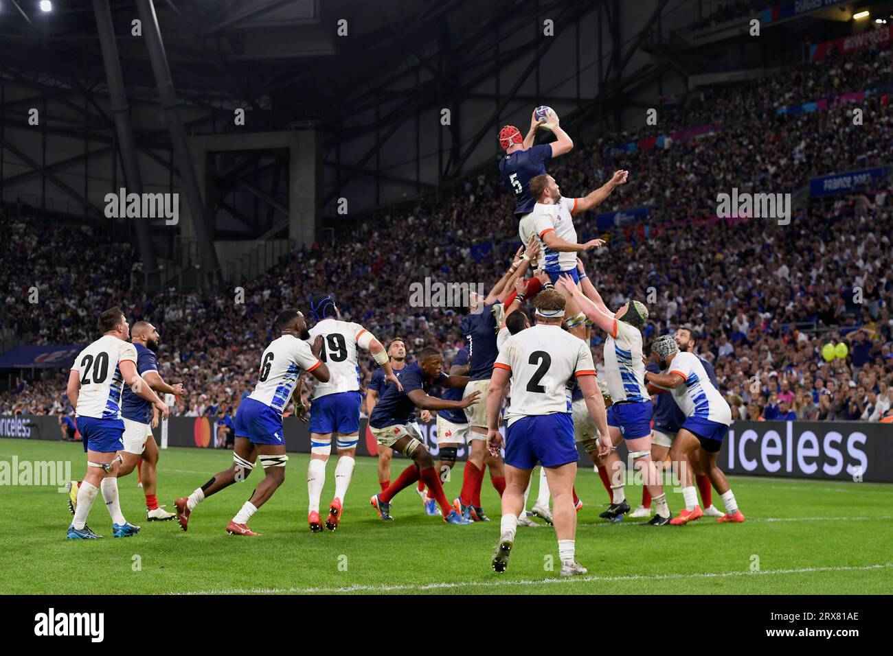 Marsiglia, Francia. 23 settembre 2023. Julien Mattia/le Pictorium - partita di Coppa del mondo di rugby Francia-Namibia - 23/09/2023 - Francia/Bouches-du-Rhone/Marsiglia - Touche durante la partita di Coppa del mondo di rugby 2023 tra Francia e Namibia allo Stade Velodrome di Marsiglia, il 21 settembre 2023. Crediti: LE PICTORIUM/Alamy Live News Foto Stock