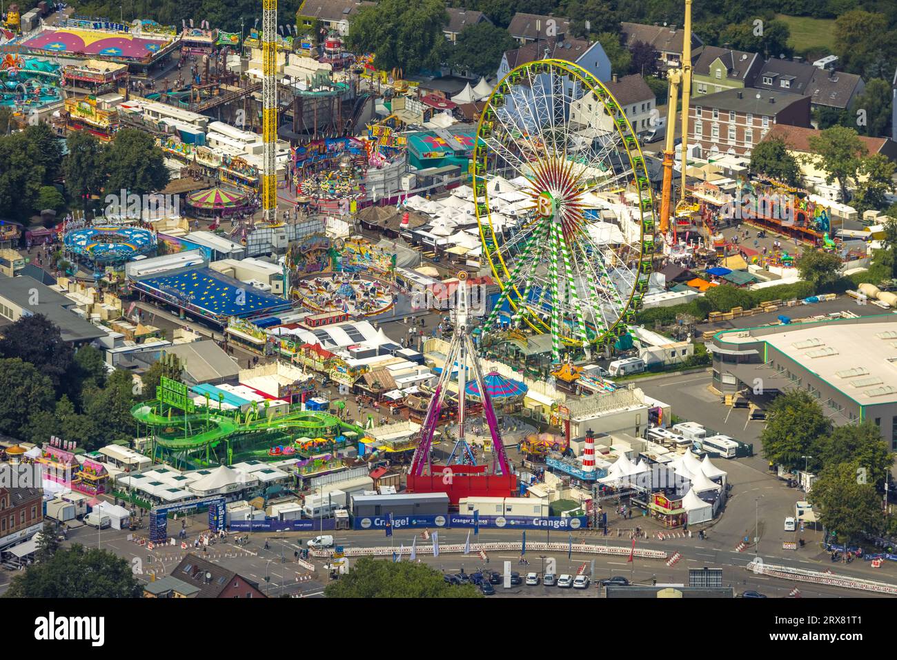 Veduta aerea, festival popolare e giostre di Cranger Kirmes, ruota panoramica, Unser Fritz, Herne, zona della Ruhr, Renania settentrionale-Vestfalia, Germania, Germania, Europa, Recreat Foto Stock