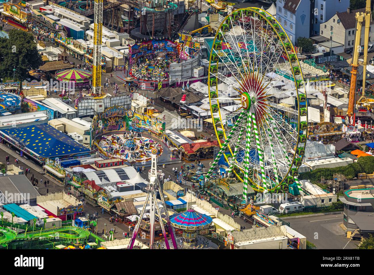 Veduta aerea, festival popolare e giostre di Cranger Kirmes, ruota panoramica, Unser Fritz, Herne, zona della Ruhr, Renania settentrionale-Vestfalia, Germania, Germania, Europa, Recreat Foto Stock