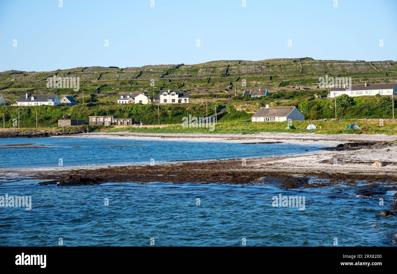 Costa e spiaggia di Kilronan a Inishmore, Inis More, Isola di Aran, Irlanda Foto Stock