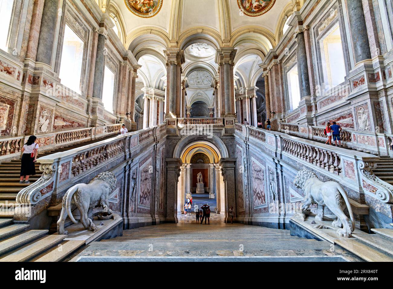 Caserta Campania Italia. Lo scalone (scalone d'onore) di Luigi Vanvitelli al Palazzo reale Foto Stock