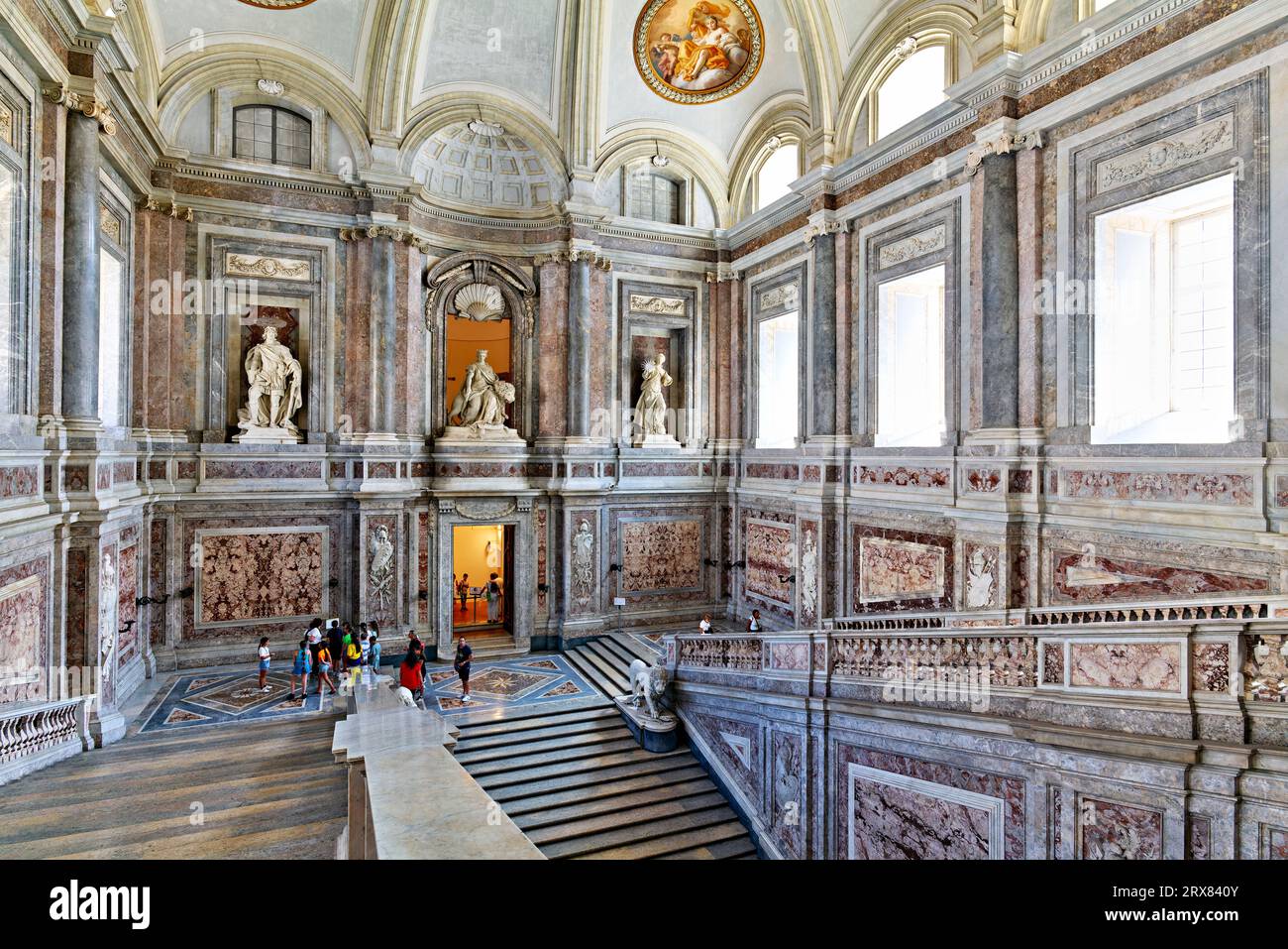 Caserta Campania Italia. Lo scalone (scalone d'onore) di Luigi Vanvitelli al Palazzo reale Foto Stock