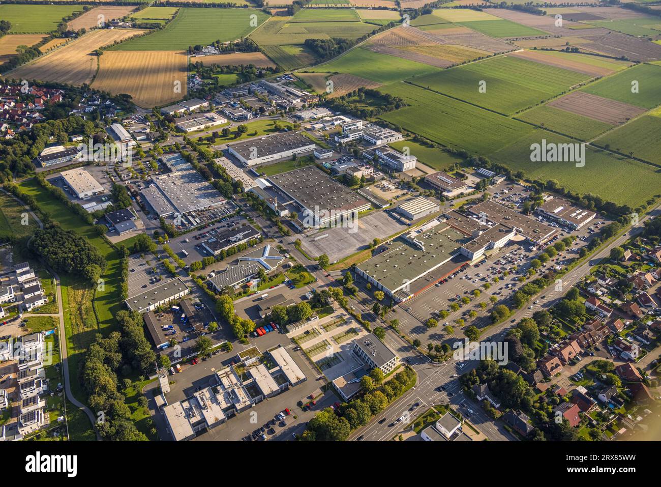 Veduta aerea, zona industriale sud-ovest, Soest, Soester Börde, Renania settentrionale-Vestfalia, Germania, DE, Europe, Commercial Enterprises, Commercial Space, i Foto Stock