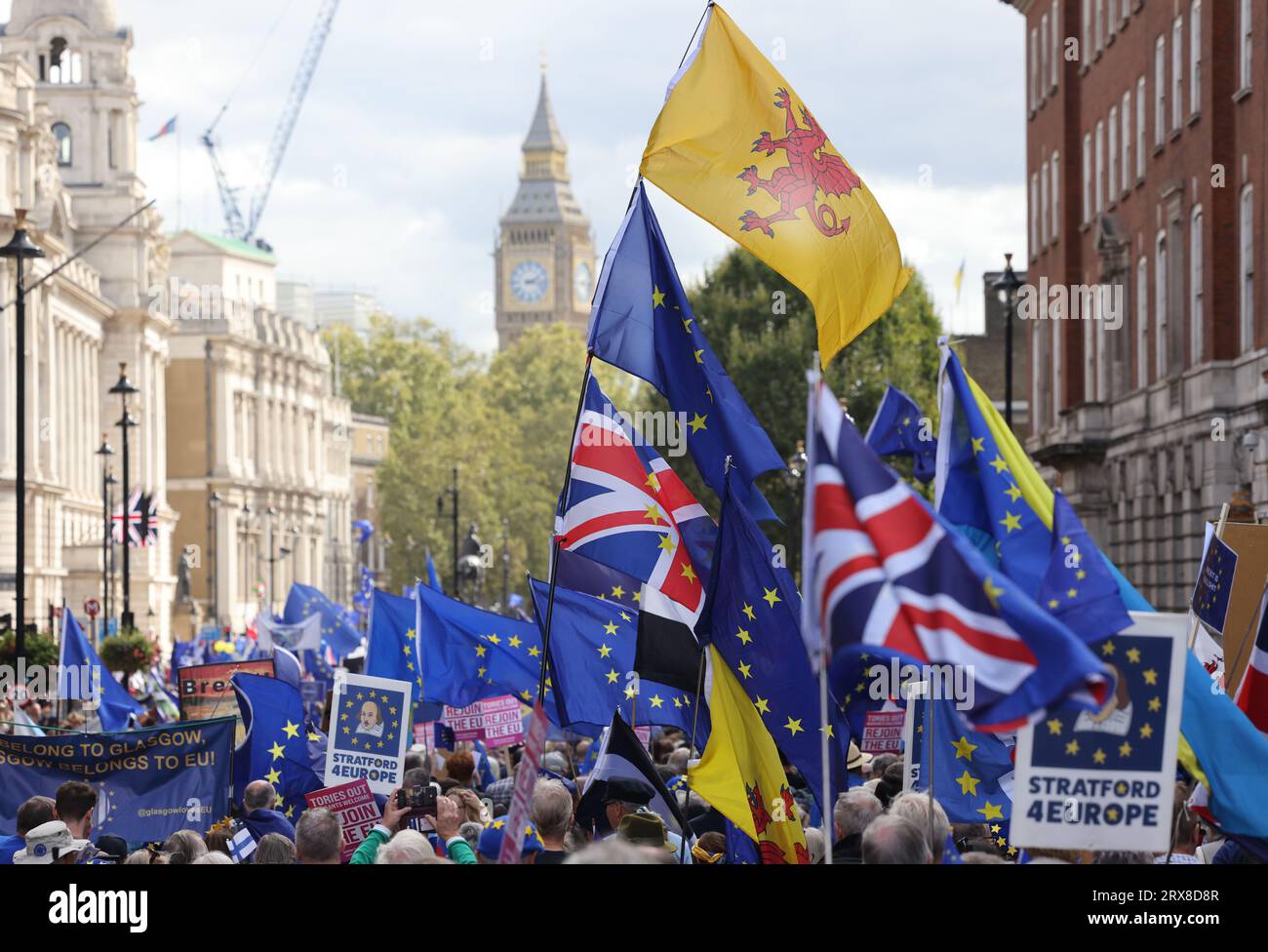 Londra, Regno Unito. 23 settembre 2023. I sostenitori pro-UE si sono Uniti alla marcia di ricongiungimento nazionale mentre la campagna per ricongiungersi all'Unione europea raccoglie forza. Furono lanciati cartelli e bandiere provenienti da tutta la Gran Bretagna e l'Europa. Credito : Monica Wells/Alamy Live News Foto Stock