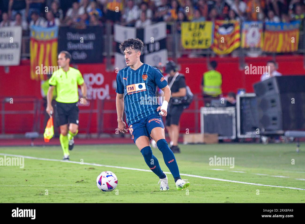 ALMERIA, SPAGNA - 23 SETTEMBRE: Diego Lopez del Valencia CF controlla la palla durante la partita tra UD Almeria e Valencia CF della Liga EA Sports il 23 settembre 2023 al Power Horse Stadium di Almeria, Spagna. (Foto di Samuel Carreño) credito: PX Images/Alamy Live News Foto Stock