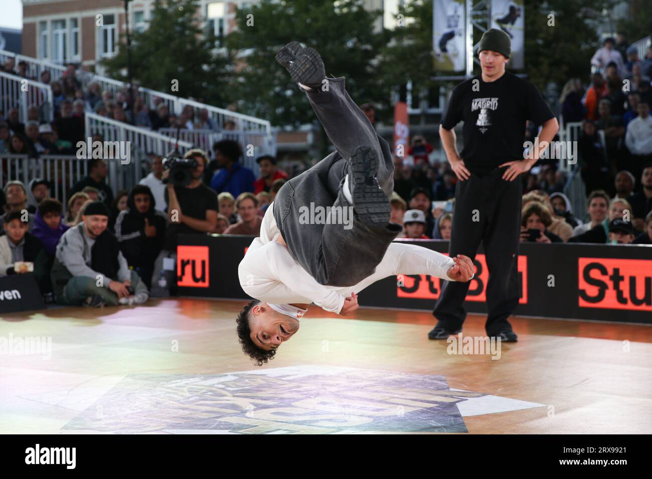 Lovanio, Belgio. 23 settembre 2023. L'austriaco Fouad Ambelj gareggia nel round of 32 match al WDSF World Breaking Championship 2023 a Lovanio, in Belgio, 23 settembre 2023. Crediti: Zheng Huansong/Xinhua/Alamy Live News Foto Stock