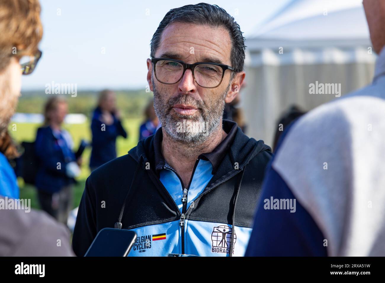 Wijster, Paesi Bassi. 24 settembre 2023. Allenatore della nazionale belga di ciclismo femminile Ludwig Willems nella foto dopo la Junior Women's Road Race, 69 km intorno e sul col du VAM, nell'ultimo giorno dei Campionati europei di ciclismo su strada UEC a Wijster, Paesi Bassi, domenica 24 settembre 2023. I campionati europei di ciclismo si svolgono dal 20 al 24 settembre. BELGA PHOTO DAVID PINTENS Credit: Belga News Agency/Alamy Live News Foto Stock