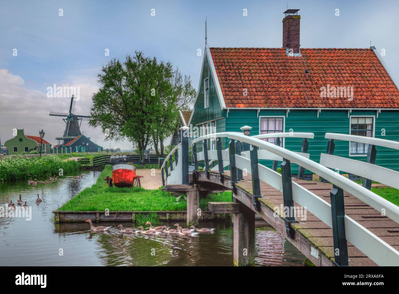 Tradizionale villaggio olandese di Zaanse Schans nell'Olanda settentrionale, Paesi Bassi Foto Stock