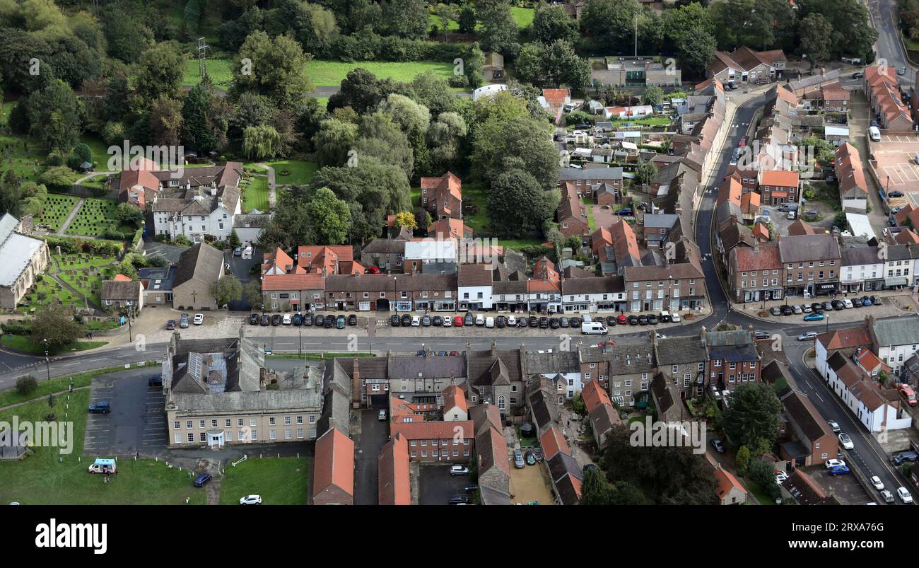 Vista aerea del North End di Bedale Market Place, Noirth Yorkshire Foto Stock