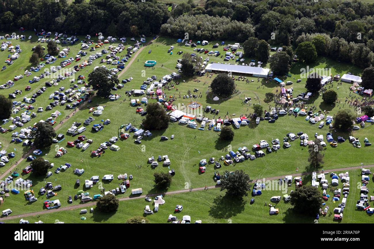 Veduta aerea dell'evento del festival Dubs in t'Dales a Thorpe Perrow vicino Bedale, North Yorkshire, il 23 settembre 2023 Foto Stock
