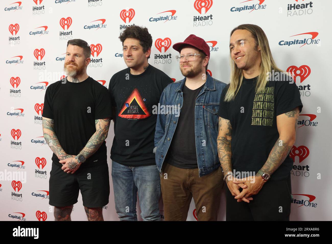 Las Vegas, Stati Uniti. 23 settembre 2023. (L-R) Andy Hurley, Joe Trohman, Patrick Stump e Pete Wentz dei Fall Out Boy arrivano per l'iHeartRadio Music Festival alla T-Mobile Arena di Las Vegas, Nevada sabato 23 settembre 2023. Foto di James Atoa/UPI credito: UPI/Alamy Live News Foto Stock