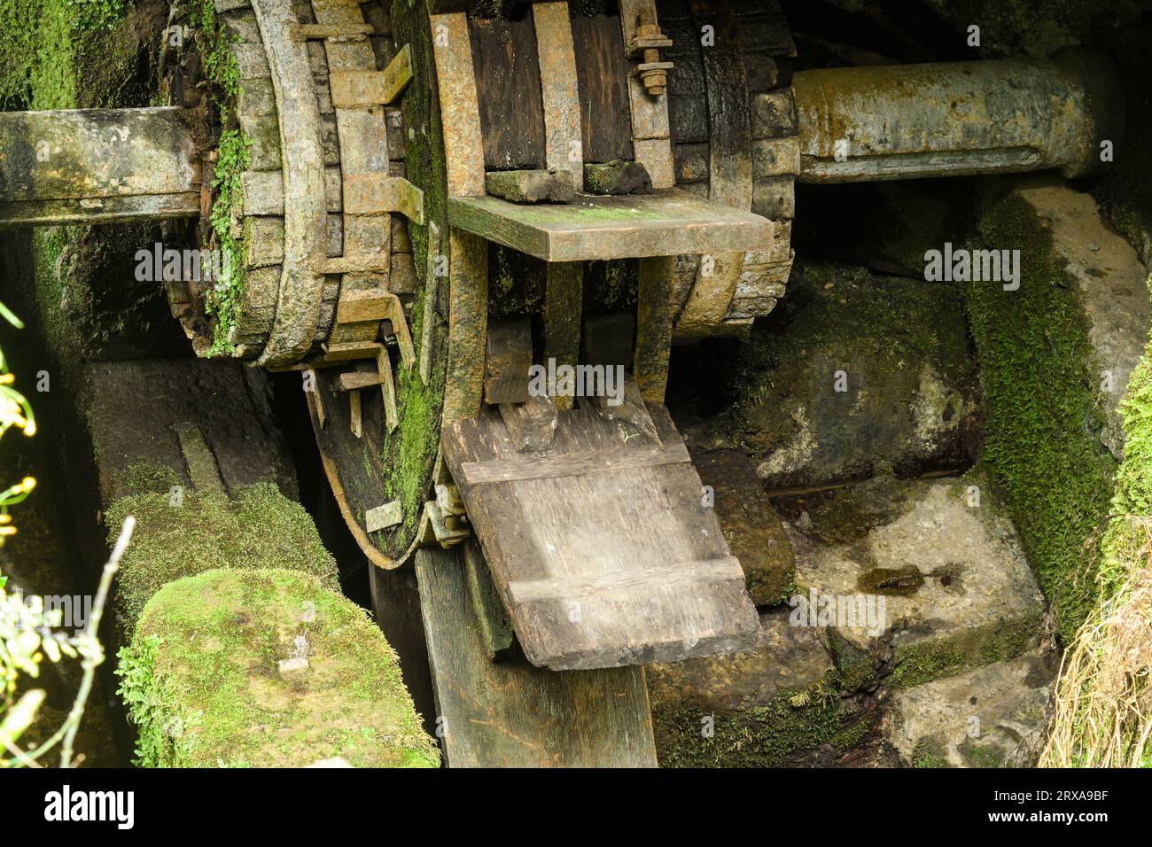 Vecchia turbina in legno della ferriera El Pobal Foto Stock