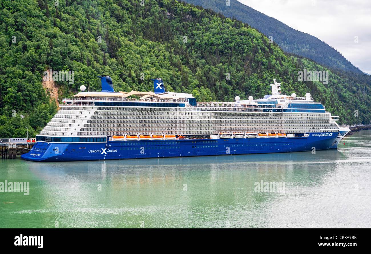 Nave da crociera Celebrity Cruises, Celebrity Solstice (2008), ormeggiata a Skagway, Alaska. Foto Stock