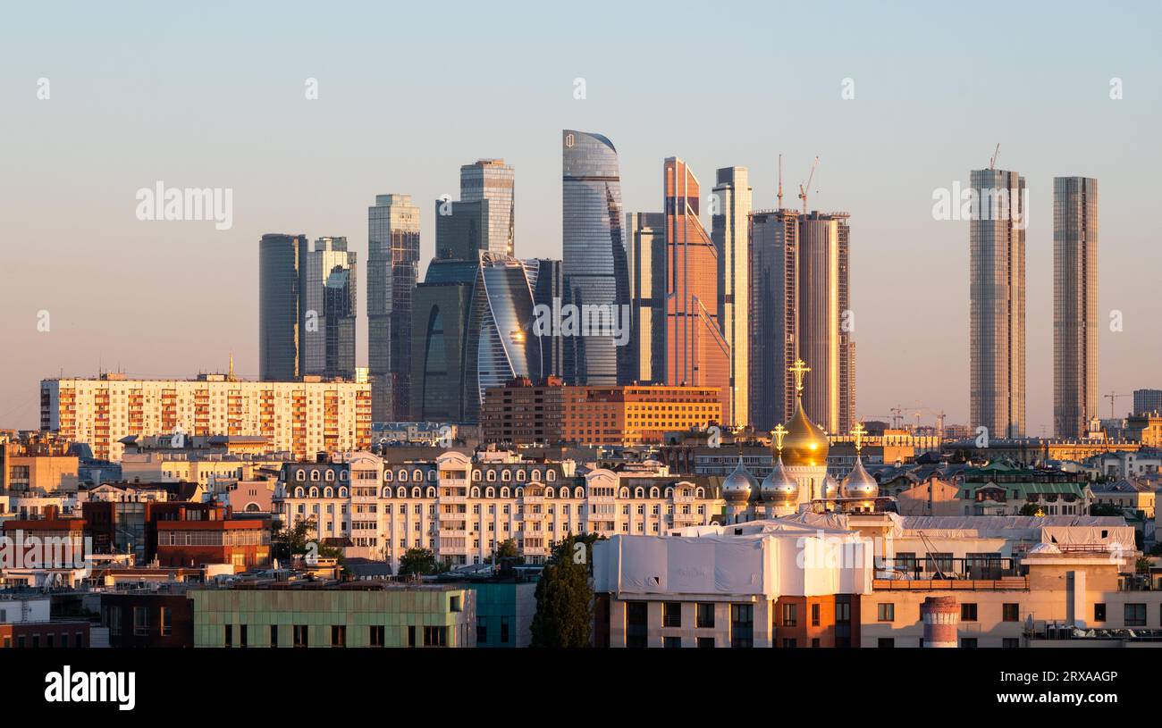16 luglio 2022, Mosca, Russia. Vista del Moscow International Business Center "Moscow City" in un giorno d'estate. Foto Stock