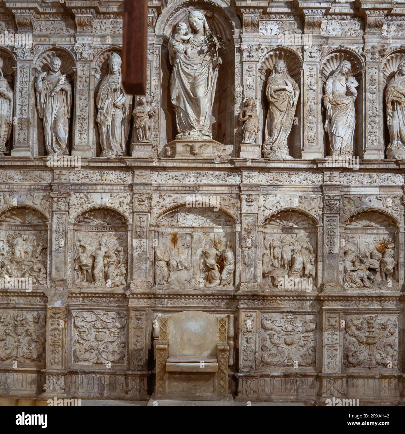 Damià Forment / Retablo Mayor, 1529, alabastro, Monasterio de Poblet. Autore: DAMIA FOMENT. Foto Stock