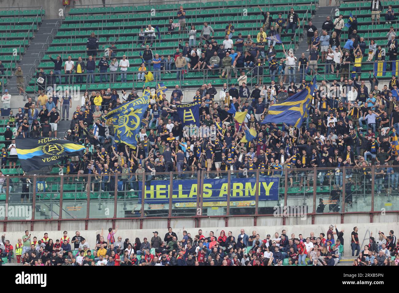 Milano, Italia. 23 settembre 2023. sport, calcio - Milano vs H Verona Campionato Italiano 2023/2024 - Stadio G. Meazza - nella foto: Tifosi hellas verona credito: Kines Milano/Alamy Live News Foto Stock