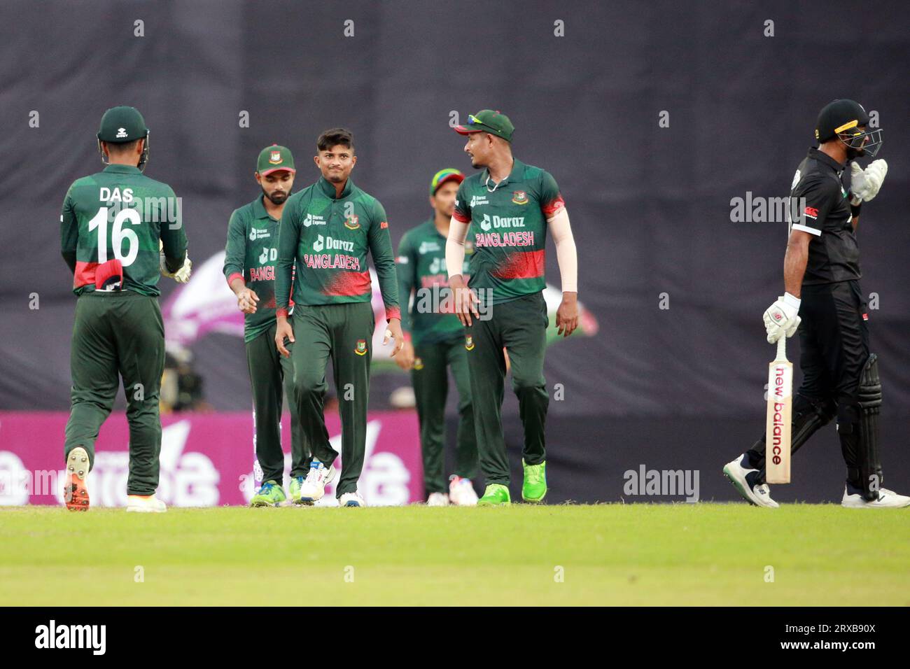 Bangladesh e nuova Zelanda 2 ° ODI match di tre serie di match allo Sher-e-Bangla National Cricket Stadium di Mirpur, Dacca, Bangladesh, 23 settembre, 2 Foto Stock
