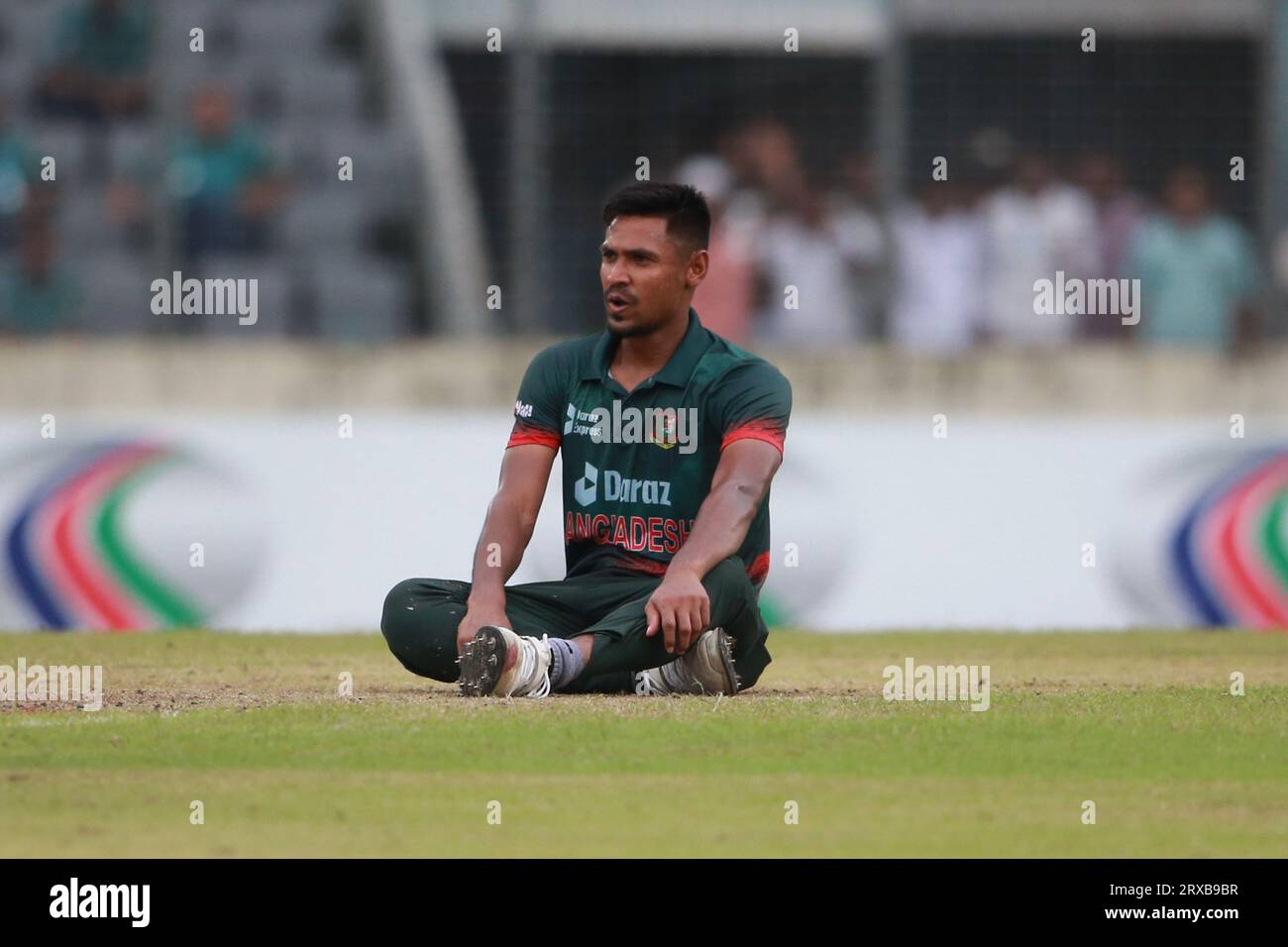Bangaldeshi ha stimolato Mustafizur Rahman durante il secondo incontro ODI di Bangladesh e nuova Zelanda di tre serie di match allo Sher-e-Bangla National Cricket Stadium Foto Stock