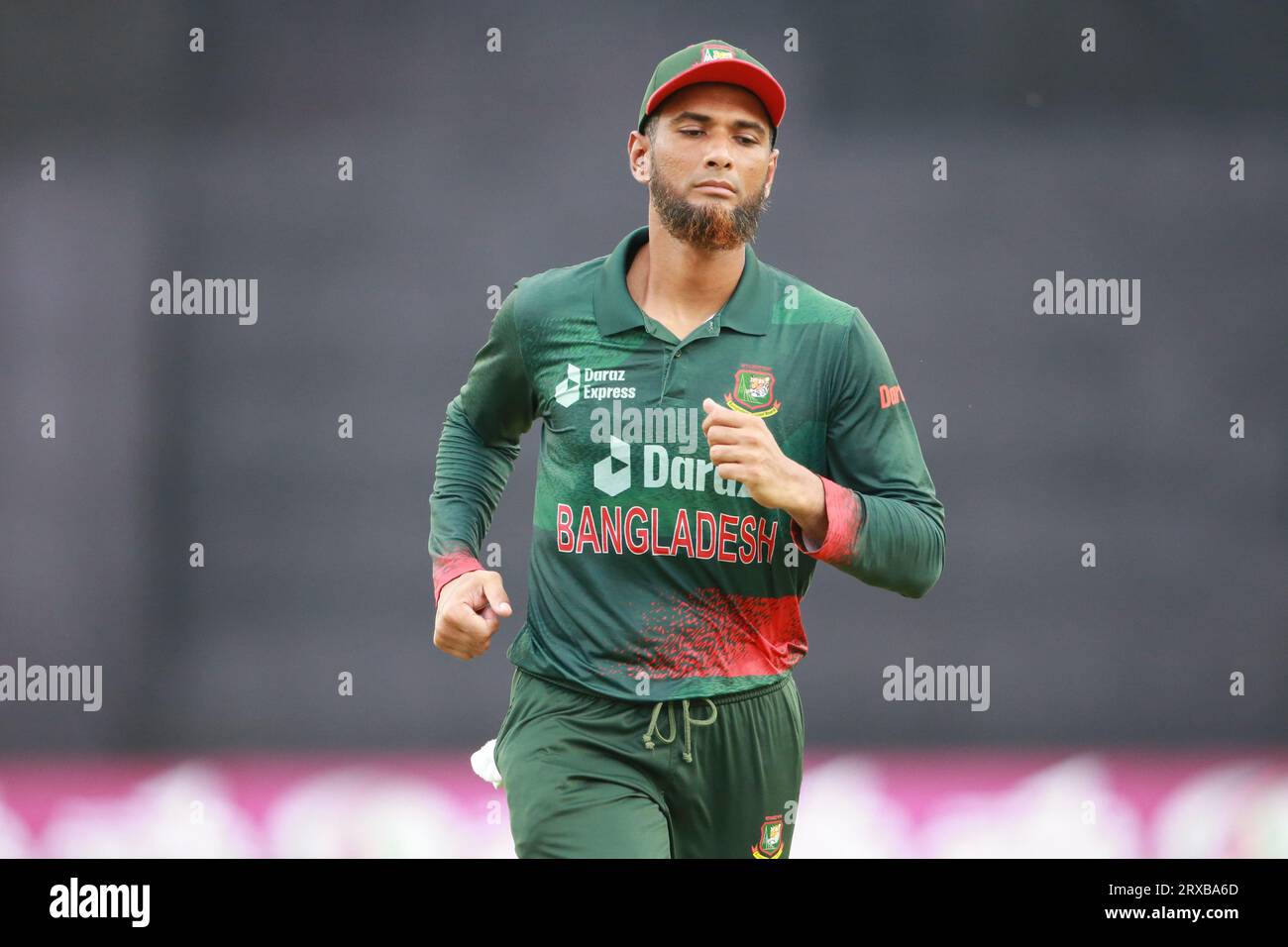 Il bengalese Mahmudullah durante il secondo ODI match di tre match della serie di incontri tra Bangladesh e nuova Zelanda allo Sher-e-Bangla National Cricket Stadium di Foto Stock
