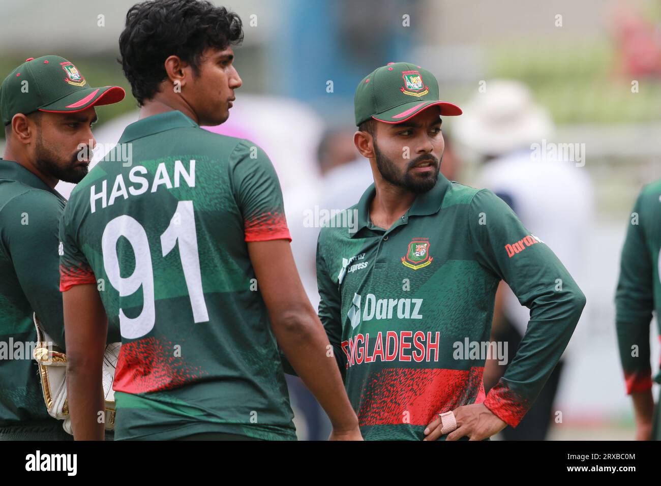 Da sinistra Liton Das, Hasan Mahmud e Tawhid Hridoy durante il 2° ODI match of Three match tra Bangladesh e nuova Zelanda a Sher-e-Bangla Nationa Foto Stock