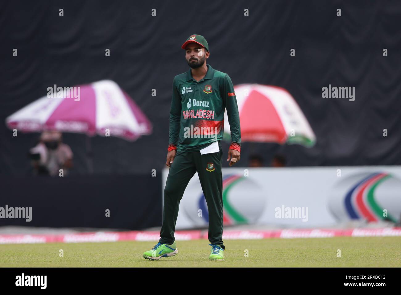 Bangladeshi battet Tawhid Hridoy durante il secondo ODI match di tre partite di serie a Sher-e-Bangla National Cricket Stadium Foto Stock