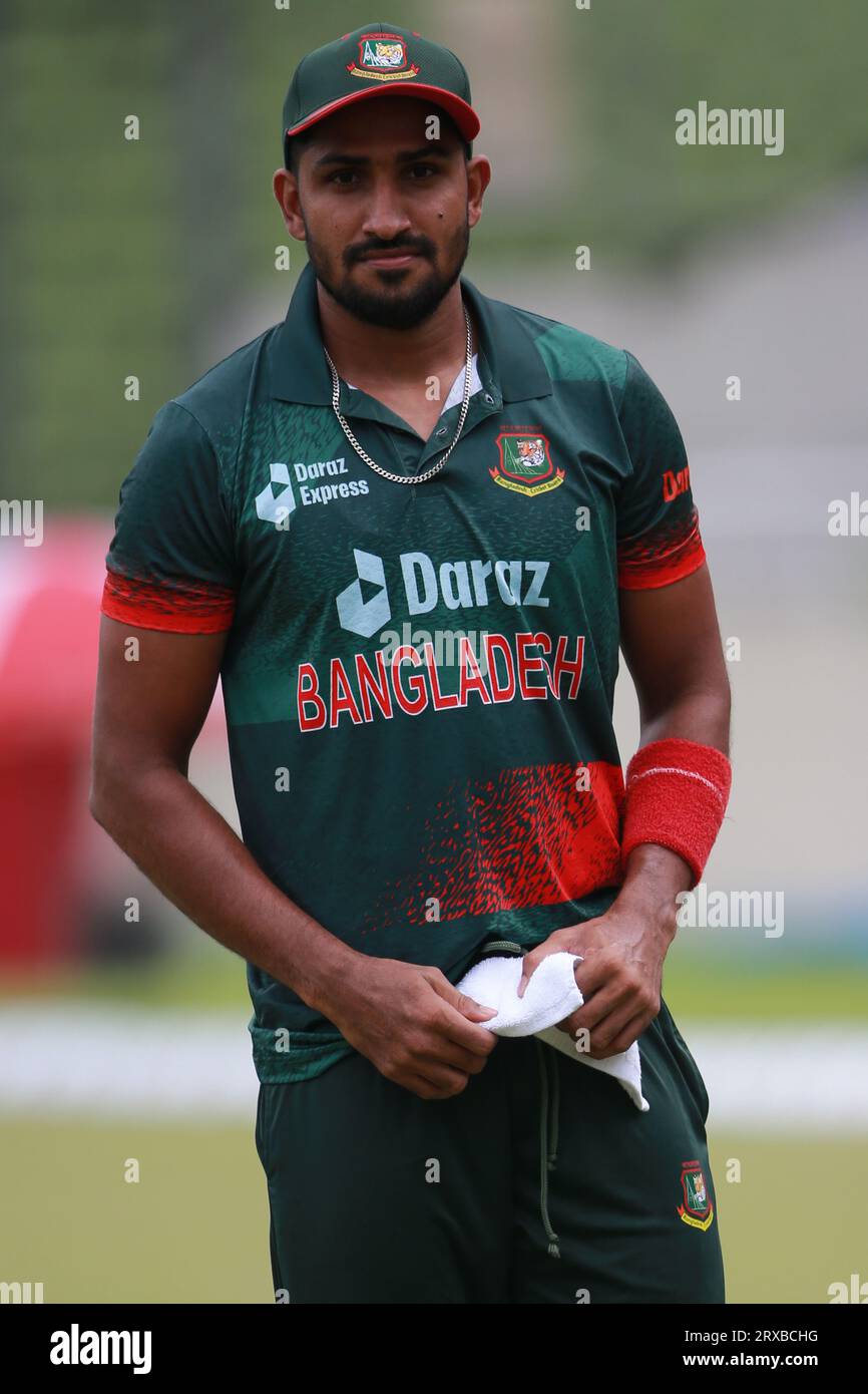 Syed Khaled Ahmed il lanciatore bengalese Syed Khaled Ahmed Bangladesh e la nuova Zelanda 2° ODI Match of Three Match Series a Sher-e-Bangla National Cricket St Foto Stock